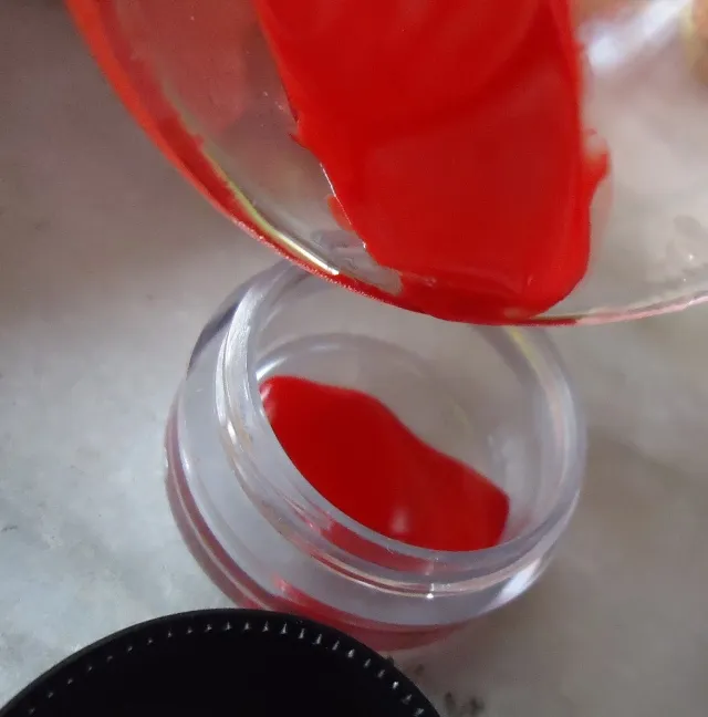 How to make lipstick from school crayons